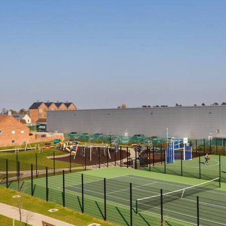 Contemporary Trumpington Apartment With Self Check-In ,Free On-Site Parking, Terrace, Super Fast Wifi & 5 Mins Drive To Papworth & Addenbrookes Hospitals Cambridge  Buitenkant foto