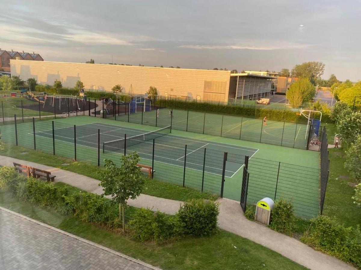 Contemporary Trumpington Apartment With Self Check-In ,Free On-Site Parking, Terrace, Super Fast Wifi & 5 Mins Drive To Papworth & Addenbrookes Hospitals Cambridge  Buitenkant foto