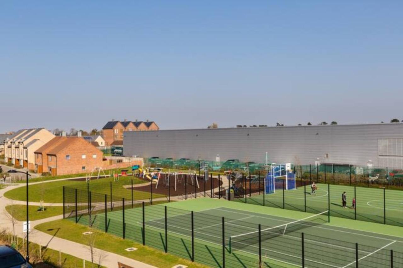 Contemporary Trumpington Apartment With Self Check-In ,Free On-Site Parking, Terrace, Super Fast Wifi & 5 Mins Drive To Papworth & Addenbrookes Hospitals Cambridge  Buitenkant foto