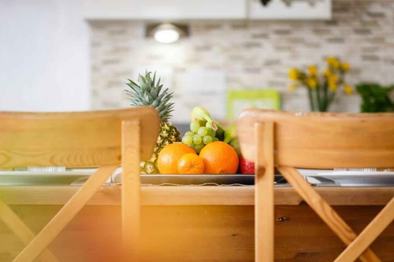 Contemporary Trumpington Apartment With Self Check-In ,Free On-Site Parking, Terrace, Super Fast Wifi & 5 Mins Drive To Papworth & Addenbrookes Hospitals Cambridge  Buitenkant foto