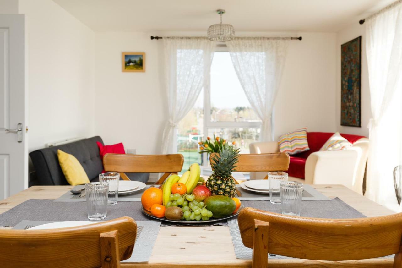 Contemporary Trumpington Apartment With Self Check-In ,Free On-Site Parking, Terrace, Super Fast Wifi & 5 Mins Drive To Papworth & Addenbrookes Hospitals Cambridge  Buitenkant foto
