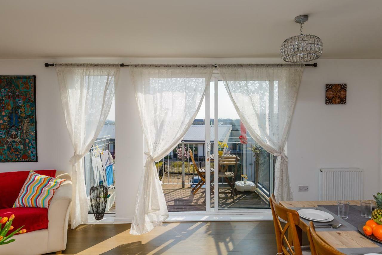 Contemporary Trumpington Apartment With Self Check-In ,Free On-Site Parking, Terrace, Super Fast Wifi & 5 Mins Drive To Papworth & Addenbrookes Hospitals Cambridge  Buitenkant foto