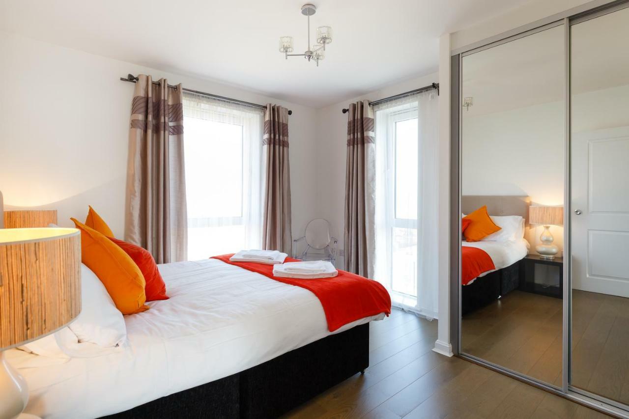 Contemporary Trumpington Apartment With Self Check-In ,Free On-Site Parking, Terrace, Super Fast Wifi & 5 Mins Drive To Papworth & Addenbrookes Hospitals Cambridge  Buitenkant foto