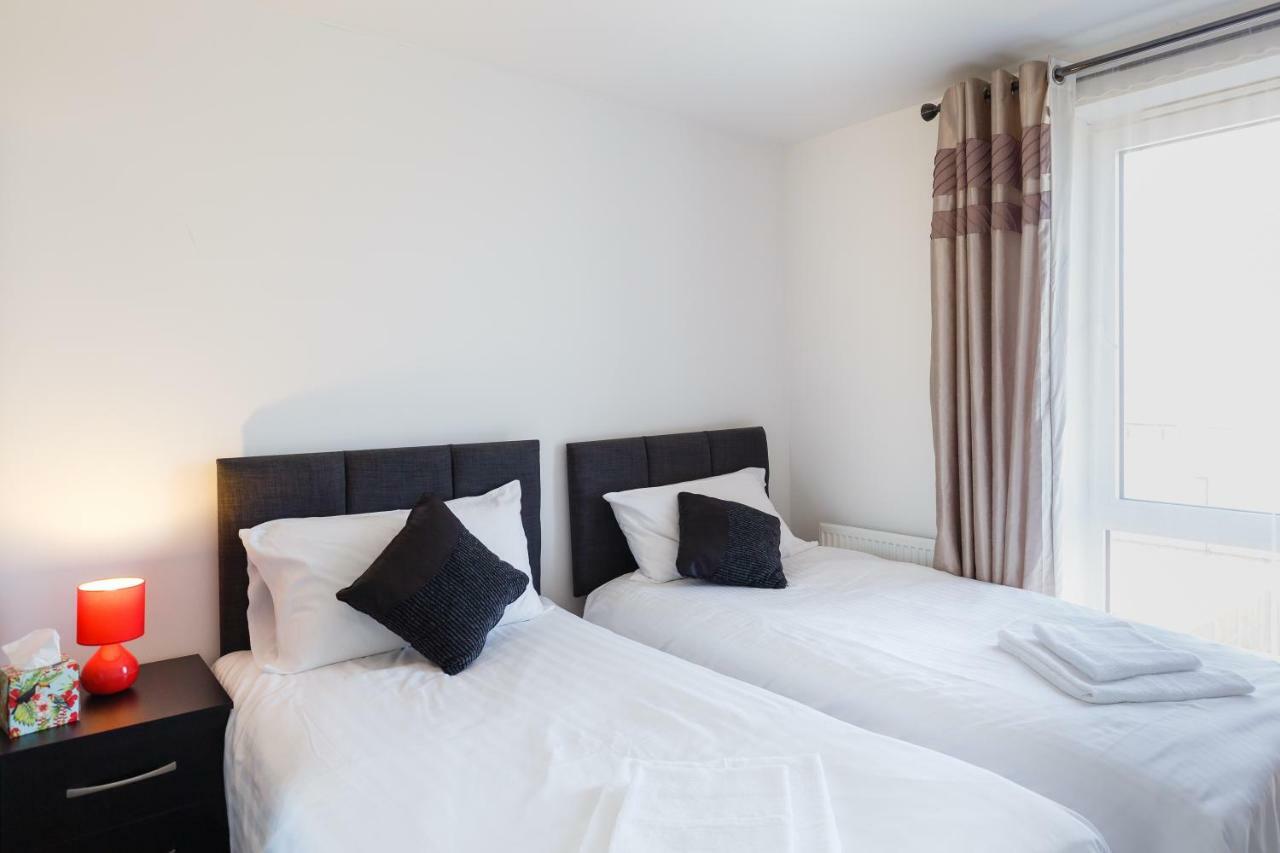 Contemporary Trumpington Apartment With Self Check-In ,Free On-Site Parking, Terrace, Super Fast Wifi & 5 Mins Drive To Papworth & Addenbrookes Hospitals Cambridge  Buitenkant foto